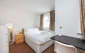 Vibrant Clapham Double Bedroom